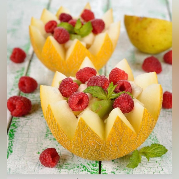 NEW- CANTALOUPE BERRY BUSH. SCENT UNLEASHED, LUXURY HAND POURED SCENTED CANDLES. - Picture 1 of 7